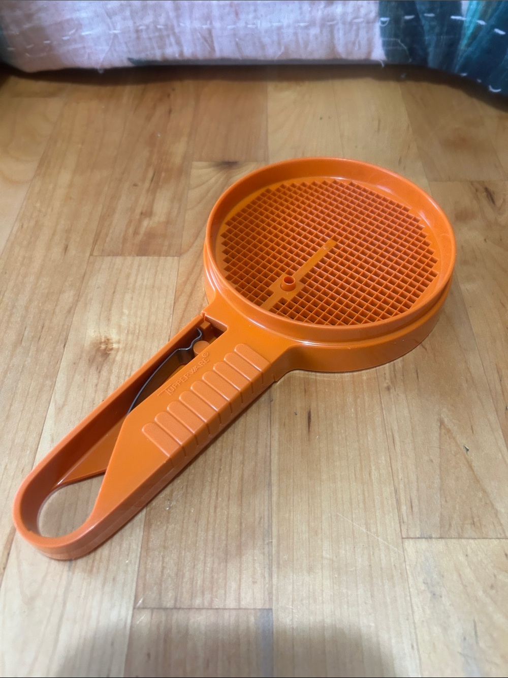 Vintage Tupperware flour sifter